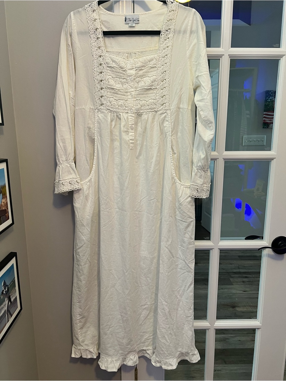 Vintage-Inspired White Cotton Nightgown with Lace Trim